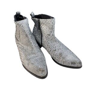BLONDO Women Elvina Ankle Boots Sz 9.5 Waterproof Snakeskin Silver Side Zip S-3